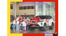 ส่งมอบรถtoyota-fortuner-legender-2-4v-2wd-สีขาวมุก-พี่เฉลิมชัย-และครอบ