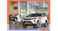 ส่งมอบรถtoyota-fortuner-legender-2-8v-4wd-สีขาวมุก-พี่ต้อม-คุณจอห์น-ลู