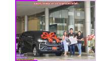ส่งมอบรถtoyota-innova-zenix-2-0hev-premium-สีdark-steel-คุณแสง-และ-ต้อ